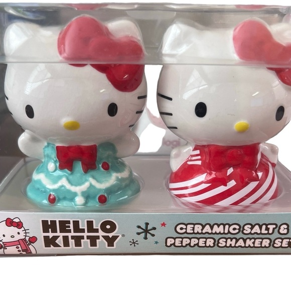 Sanrio Hello Kitty Christmas Salt And Pepper Shakers - Picture 1 of 4